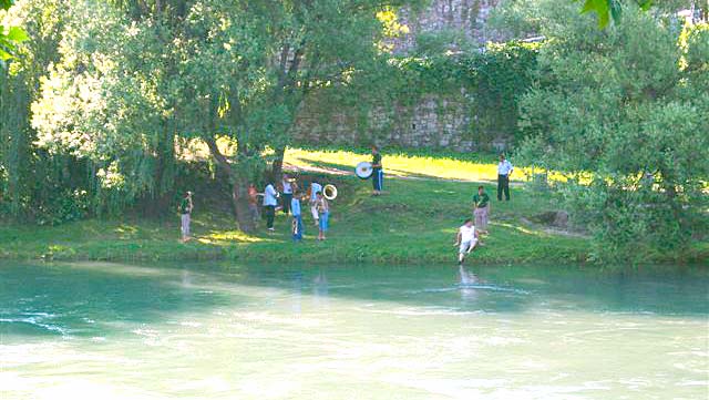 03-Srbijanski-muzicari-ispod-kastela